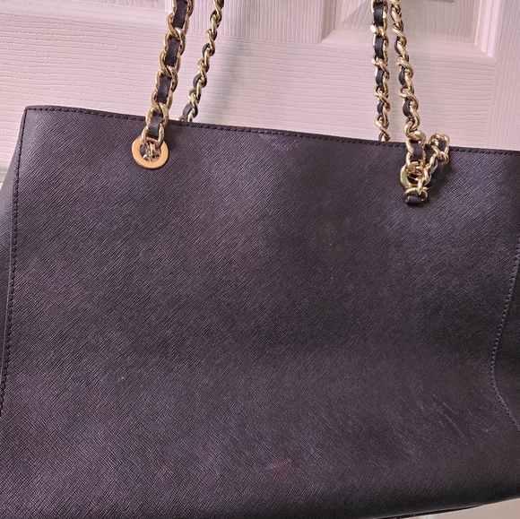 Michael Kors Black Leather Savannah Shoulder Bag - Picture 15 of 16